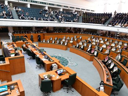أمير الكويت الشيخ مشعل الأحمد الصباح يلقي خطاباً بعد أدائه اليمين الدستورية أمام مجلس الأمة. 20 ديسمبر 2023 - AFP