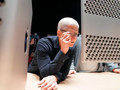 أبل تعلن تعيين جون تيرنوس رئيساً تنفيذياً خلفاً لتيم كوك