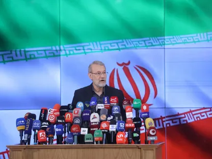 علي لاريجاني.. سياسي مخضرم يتصدر المشهد بعد رحيل خامنئي