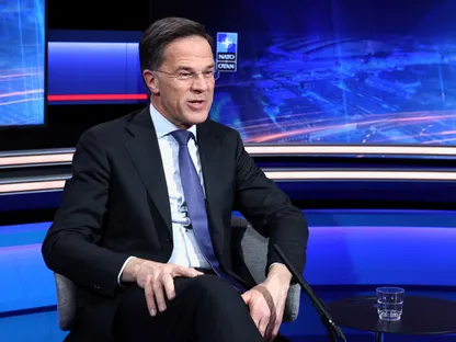 "الناتو" يرحب بتعزيز فرنسا لقوتها النووية: المظلة الأميركية أكبر ضمان