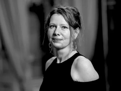 الشاعرة الكندية كارين سولي تفوز بجائزة "تي إس إليوت"