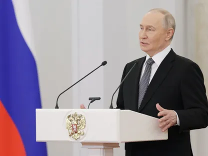 الرئيس الروسي فلاديمير بوتين يلقي كلمة في حفل لتكريم العسكريين الروس، موسكو، 9 ديسمبر 2025 - via REUTERS