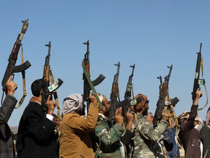 من اليمن إلى القرن الإفريقي.. الحوثيون يوسعون شبكة تهريب الأسلحة والمسيّرات