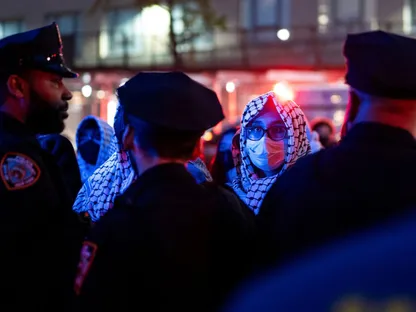 أميركا.. اعتقال عشرات الطلاب في مظاهرة مؤيدة للفلسطينيين بجامعة كولومبيا