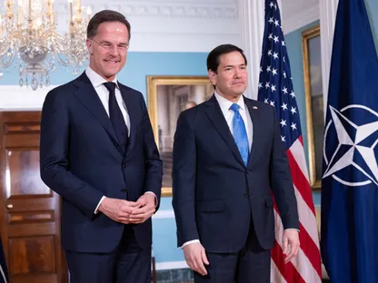 واشنطن تطالب حلفاءها الأوروبيين في الناتو بوضع خطة عاجلة لتأمين مضيق هرمز