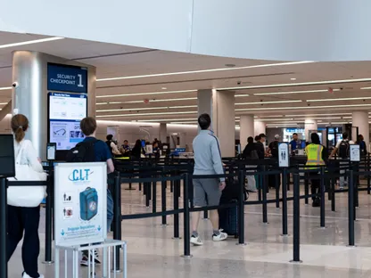 أميركا.. مخاوف بشأن نشر ضباط الهجرة بالمطارات بسبب إغلاق جزئي للحكومة