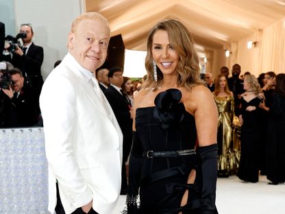 أنتوني برات وزوجته كلودين ريفير يحضران حفل Met Gala لعام 2023 في متحف متروبوليتان للفنون في نيويورك بالولايات المتحدة. 1 مايو 2023 - AFP