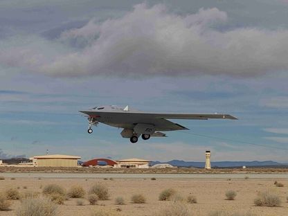صورة غير مؤرخة للقاذفة الشبحية B-21 Raider الأميركية التي لا تزال في مرحلة الإنتاج الكامل - northropgrumman