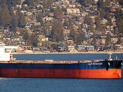 سفينة حربية هندية تتدخل لتحرير سفينة مختطفة في بحر العرب