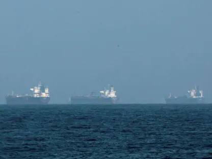 مركز المعلومات البحرية: حركة الملاحة "شبه متوقفة" في مضيق هرمز