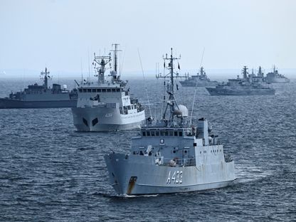 "هجمات سيبرانية ومناورات مفاجئة للناتو".. أوروبا تبحث الرد على "حرب روسيا الهجينة"