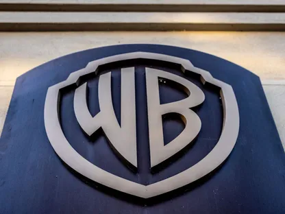 باراماونت تعلن عن عرض استحواذ "عدائي" على وارنر براذرز رداً على صفقة نتفليكس