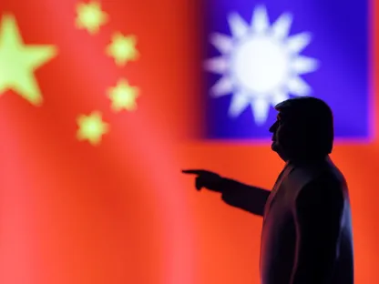 صورة تعبيرية تظهر مجسماً ثلاثي الأبعاد للرئيس الأميركي دونالد ترمب وفي الخلفية العلم الصيني وجزء من علم تايوان. 17 أبريل 2025 - Reuters