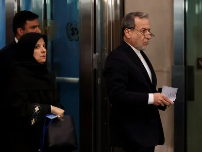 "الترويكا الأوروبية" تمهل إيران حتى نهاية أغسطس قبل إعادة فرض العقوبات