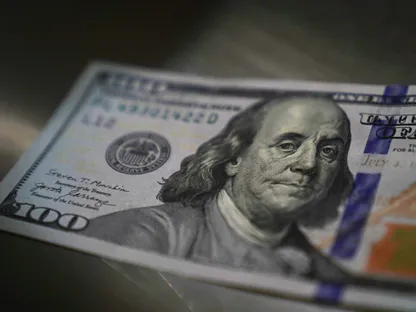 تعرف على الأسباب والدوافع وراء تراجع أداء الدولار