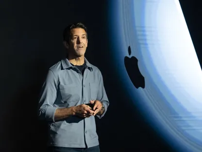 جون تيرنوس.. ماذا نعرف عن الرئيس التنفيذي الجديد لشركة أبل؟