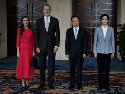 ملك إسبانيا يبدأ زيارة إلى الصين لتعزيز العلاقات بين البلدين