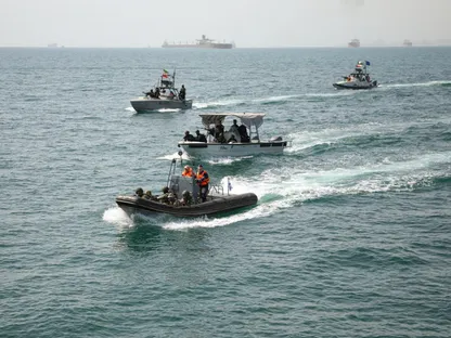 مئات الناقلات تتكدس في الخليج مع تصاعد الحرب