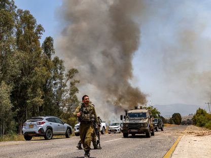 تصاعد الدخان بعد سقوط صواريخ على بلدة في شمال إسرائيل تم إطلاقها من جنوب لبنان. 14 يونيو 2024 - AFP