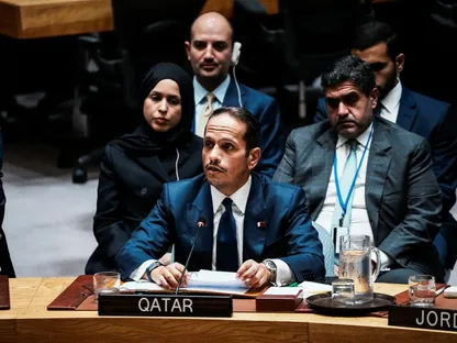 رئيس الوزراء وزير الخارجية القطري الشيخ محمد عبد الرحمن خلال جلسة لمجلس الأمن الدولي في نيويورك بشأن الهجوم الإسرائيلي على الدوحة. 11 سبتمبر 2025 - REUTERS