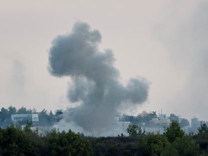 دخان يتصاعد بعد قصف إسرائيلي على منطقة علما الشعب بجنوب لبنان. 13 أكتوبر 2023 - Reuters