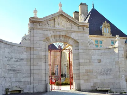 دار التنوير، دينيس ديدرو الفرنسي - musees-langres.fr