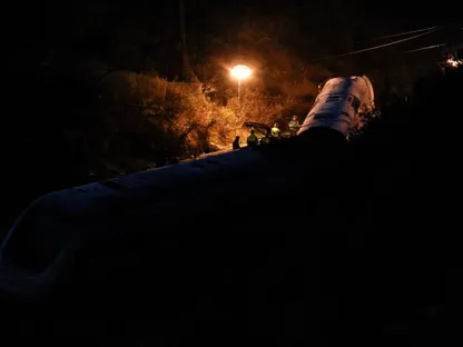 ارتفاع عدد ضحايا تصادم قطارين في إسبانيا.. والحكومة: الحادث غريب جداً