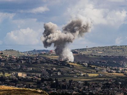 دخان يتصاعد في أعقاب ضربة إسرائيلية جنوبي لبنان. 5 مايو 2024 - Reuters
