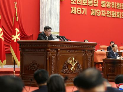 الزعيم الكوري الشمالي كيم جونج أون خلال الاجتماع العام للجنة المركزية لحزب العمال الكوري في العاصمة بيونج يانج- ديسمبر 2023 - Reuters