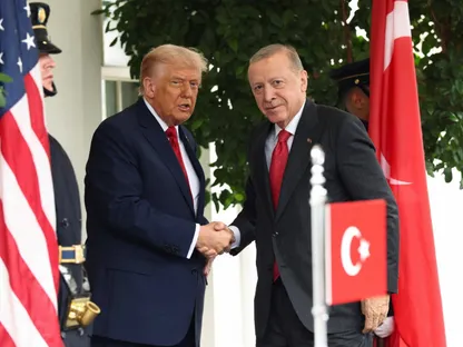 قبل قمة أنقرة.. كيف عزز "التقارب مع ترمب" نفوذ أردوغان في الناتو؟