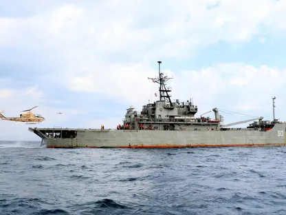 صورة أرشيفية لسفينة عسكرية إيرانية بالقرب من مضيق هرمز. إيران. 31 ديسمبر 2022 - Reuters