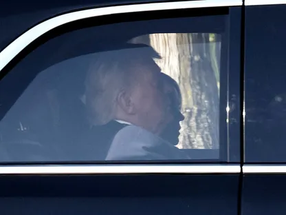 "إنهاء حق المواطنة بالولادة".. ترمب أول رئيس بين الحضور في المحكمة العليا