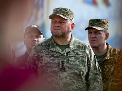 القائد العسكري الأوكراني فاليري زالوجني أثناء مشاركته في حفل يوم إقامة الدولة الأوكرانية بمناسبة الذكرى الثلاثين لتأسيسها. 28 يوليو 2023 - AFP