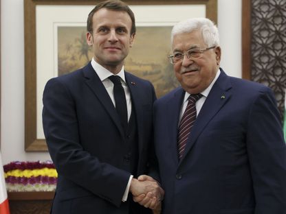 الرئيس الفلسطيني محمود عباس خلال لقاء مع الرئيس الفرنسي إيمانويل ماكرون في رام الله بالضفة الغربية، 22 يناير 2020 - REUTERS