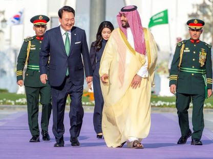 ولي العهد السعودي الأمير محمد بن سلمان يستقبل رئيس كوريا الجنوبية يون سوك يول في الرياض. 22 أكتوبر 2023 - "واس"