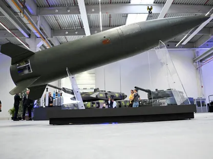 نظام الصواريخ ATACMS خلال افتتاح مصنع مدفعية جديد لشركة تصنيع الذخيرة Rheinmetall في أونترلويس بألمانيا. 27 أغسطس 2025 - Reuters