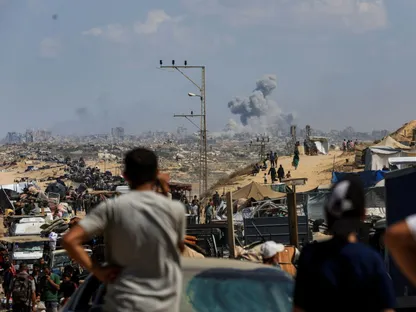 حرب غزة.. المجاعة تتفاقم والغارات الإسرائيلية تقتل عشرات الفلسطينيين
