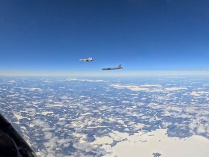 قاذفة قنابل أميركية من طراز B-52 خلال تدريبات لقيادة الدفاع الجوي الشمالية. 17 مارس 2025 - @NORADCommand