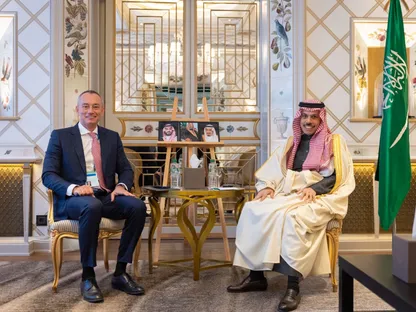 وزير الخارجية السعودية يبحث أوضاع غزة مع الممثل السامي لمجلس السلام