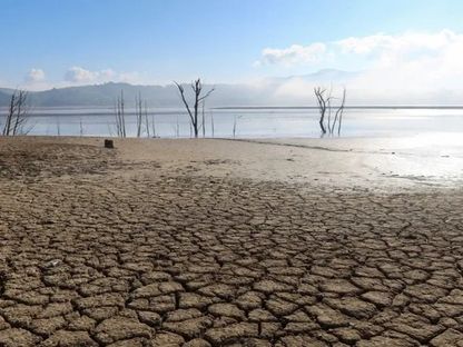 أرض طالها الجفاف قرب سد سيدي البراق غرب العاصمة تونس. 7 يناير 2023 - Reuters