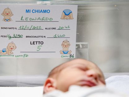 طفل رضيع في إحدى مستشفيات إيطاليا. 15 نوفمبر 2022 - REUTERS