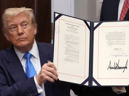 ترمب يفرض رسوماً على الهند والبرازيل.. ويبرم اتفاقاً مع باكستان وكوريا الجنوبية