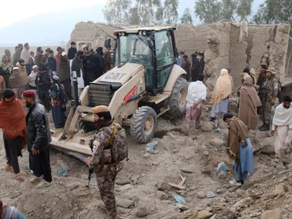 باكستان تعلن استئناف العمليات العسكرية ضد أفغانستان بعد توقف مؤقت