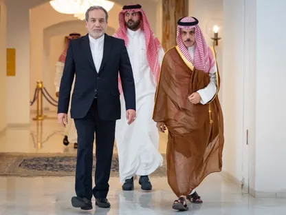 وزير الخارجية السعودي يتلقى اتصالاً من عراقجي ويرحب بالاتفاق مع واشنطن
