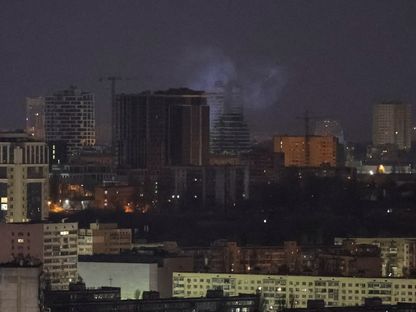 دخان يتصاعد في سماء العاصمة الأوكرانية كييف في أعقاب غارة صاروخية روسية. 24 مارس 2024 - REUTERS