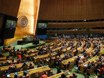 الرئيس الفرنسي إيمانويل ماكرون يلقي كلمة خلال مؤتمر "حل الدولتين" بمقر الأمم المتحدة في نيويورك. 22 سبتمبر 2025 - REUTERS