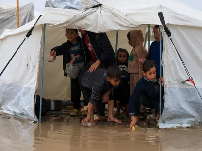 خروقات إسرائيلية مستمرة في غزة.. والأمطار تغرق خيام النازحين