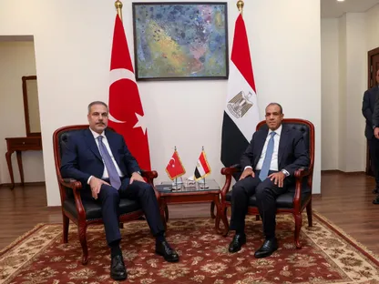 وزير الخارجية التركي هاكان فيدان خلال لقاء مع نظيره المصري بدر عبد العاطي في العلمين بمصر. 9 أغسطس 2025 - Reuters