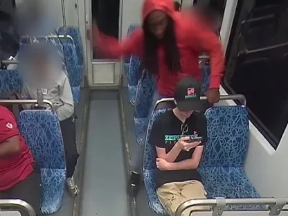 لقطة من فيديو نشرته السلطات الأميركية للحظة قتل لاجئة أوكرانية على متن قطار في ولاية نورث كارولاينا - .