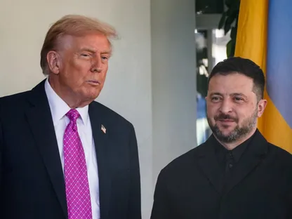 الرئيس الأميركي دونالد ترمب يستقبل الرئيس الأوكراني فولوديمير زيلينسكي في البيت الأبيض. 17 أكتوبر 2025 - REUTERS